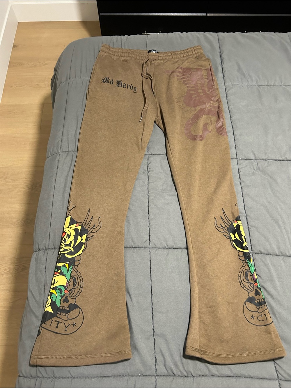 Ed Hardy Brown Graphic Woman’s Joggers with Yellow Floral Accents. Sz Medium
